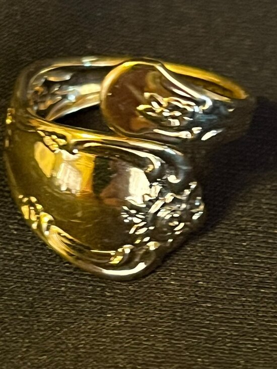 Oneida Gold‑Plated Spoon Ring • Size 8 • Wm. A. Rogers Vintage Floral Scroll - Picture 7 of 12